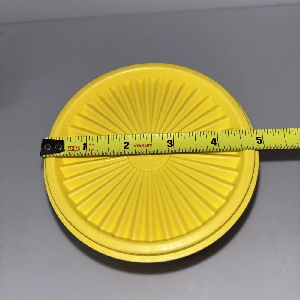 Tupperware vintage yellow